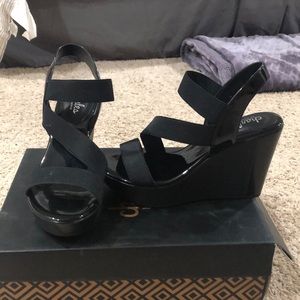 Black, lightweight wedges
